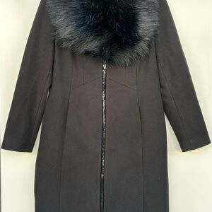 Chic Black Trench Coat with Faux Fur Collar